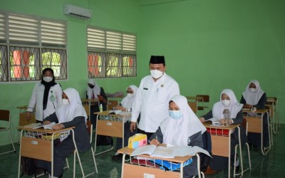 Kabid Penmad Kanwil Kemenag Sumsel Pantau PTMT di MAN 3 Palembang